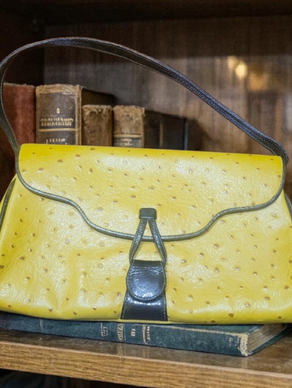 "MICHELE VAUGHN" NEW YORK -  Authentic "VINTAGE" Leather Purse!